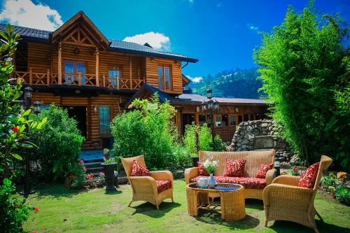 The Complete Traveler's Guide to Nuwara Eliya — And Why Queenswood Cottage Restaurant Belongs in Your Itinerary